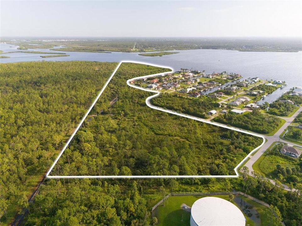 En Venta: $1,500,000 (30.07 acres)