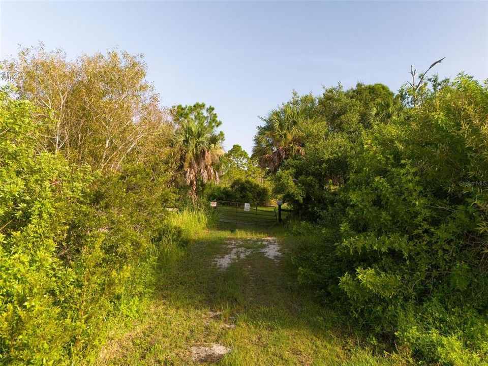 En Venta: $1,500,000 (30.07 acres)