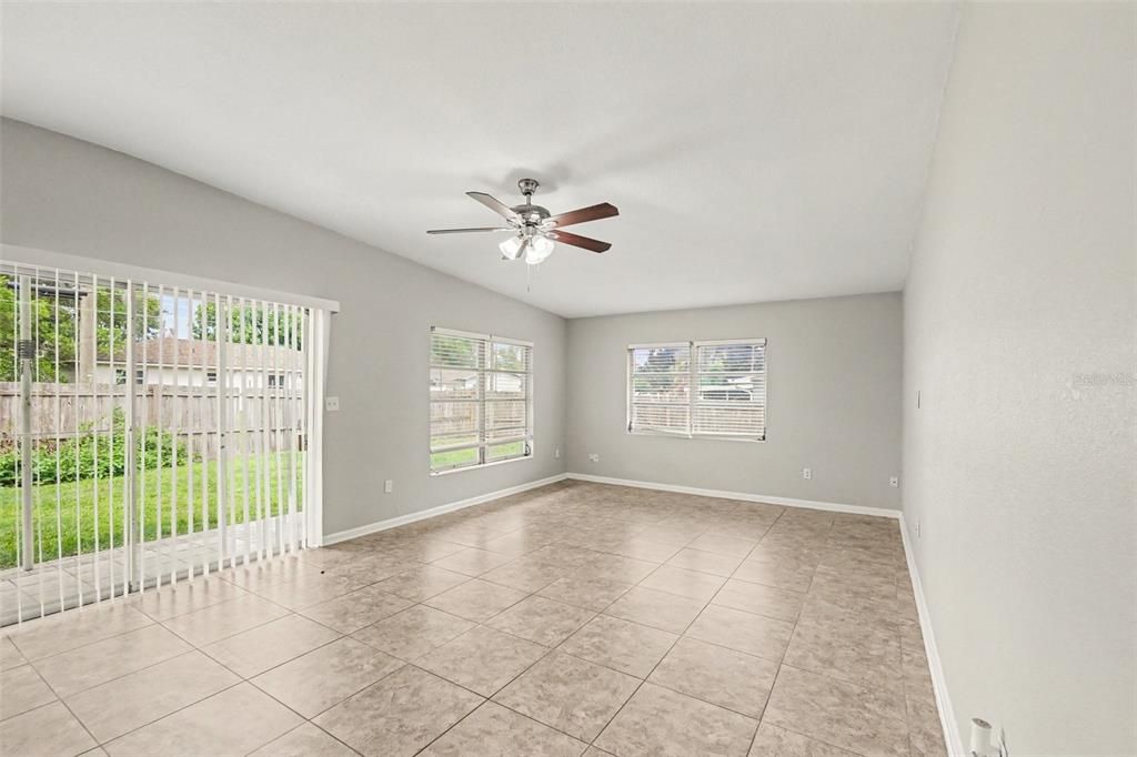 For Sale: $284,900 (3 beds, 2 baths, 1329 Square Feet)