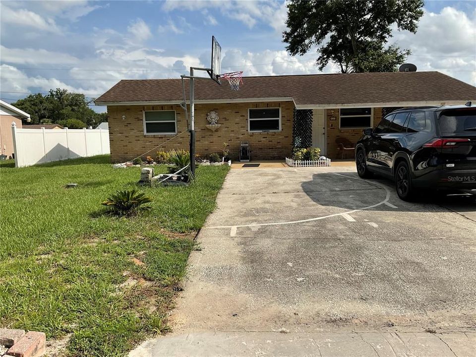 待售: $290,000 (3 贝兹, 1 浴室, 1038 平方英尺)