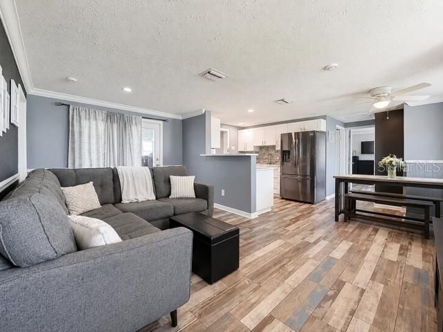Activo con contrato: $350,000 (3 camas, 2 baños, 1116 Pies cuadrados)