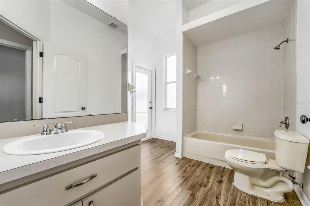 На продажу: $359,900 (3 спален, 2 ванн, 1622 Квадратных фут)