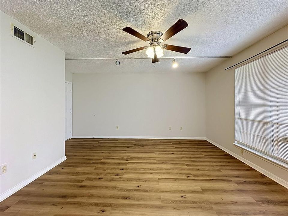 В аренду: $1,850 (2 спален, 2 ванн, 1080 Квадратных фут)