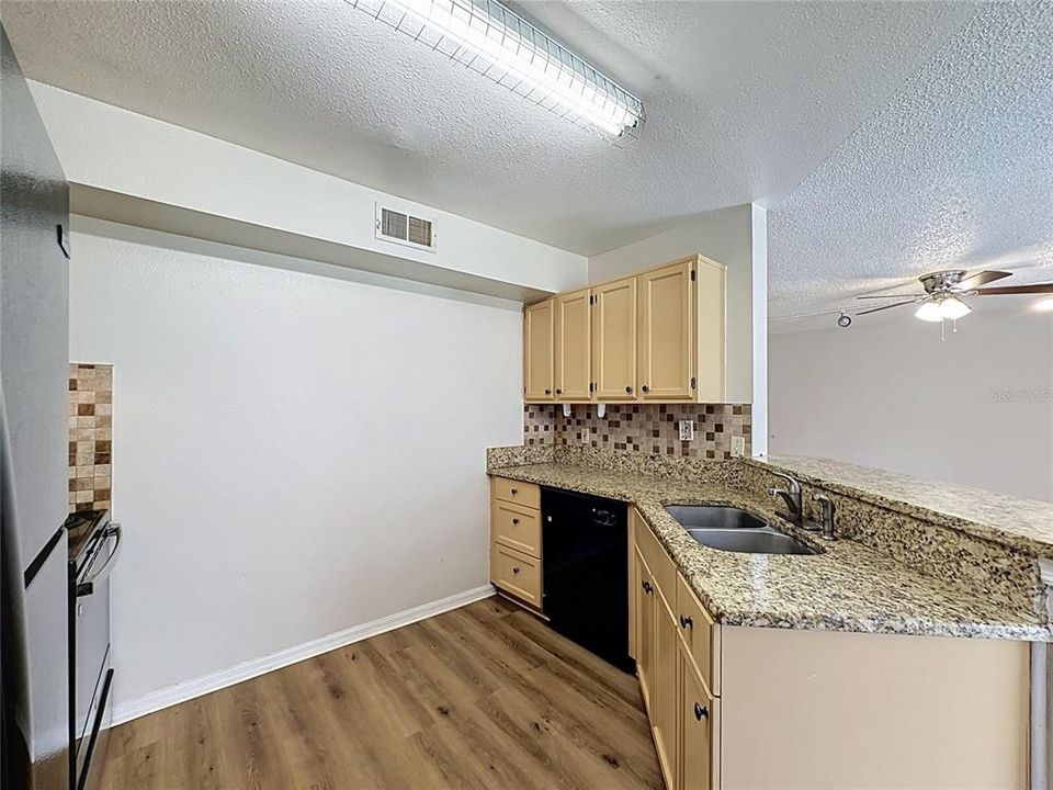 В аренду: $1,850 (2 спален, 2 ванн, 1080 Квадратных фут)