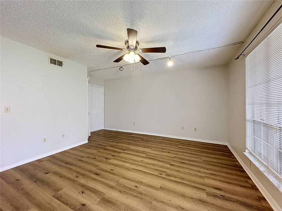 В аренду: $1,850 (2 спален, 2 ванн, 1080 Квадратных фут)