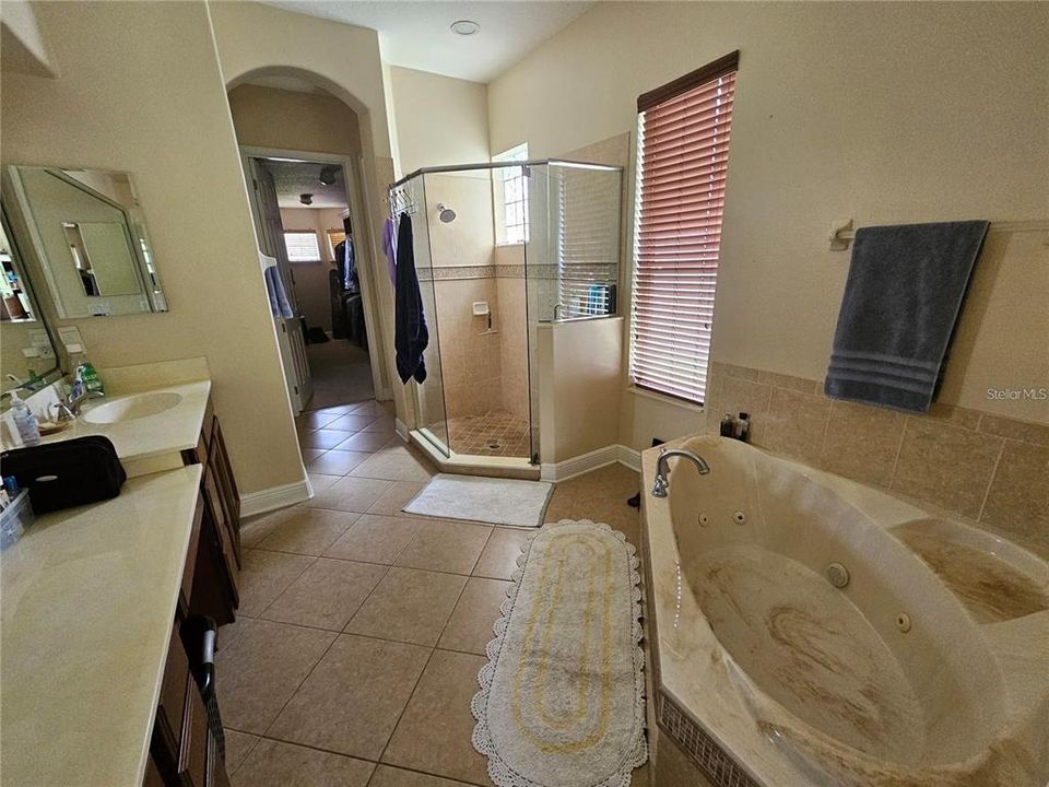В аренду: $3,500 (5 спален, 3 ванн, 3115 Квадратных фут)