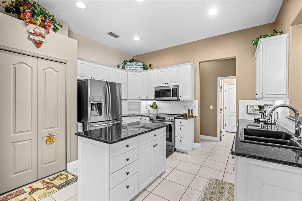 For Sale: $585,000 (4 beds, 3 baths, 2250 Square Feet)