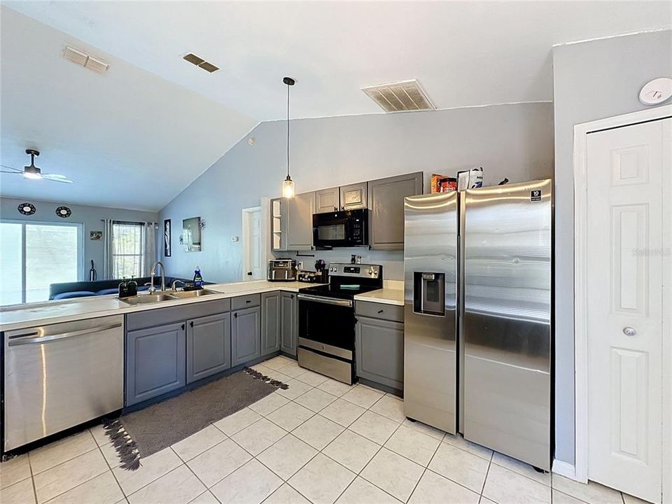 En Venta: $334,999 (3 camas, 2 baños, 1239 Pies cuadrados)