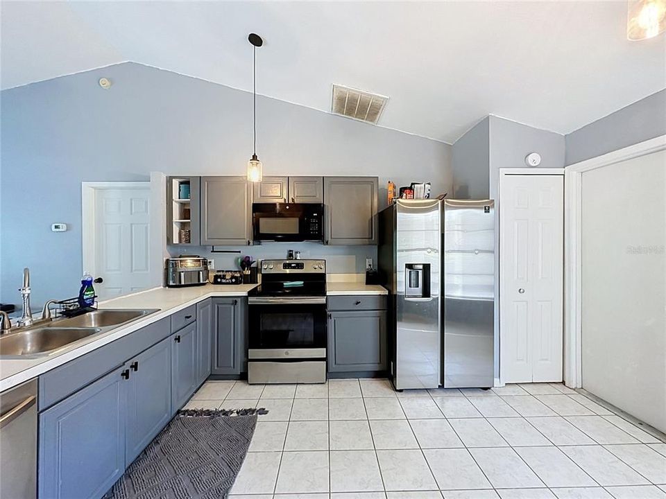 En Venta: $334,999 (3 camas, 2 baños, 1239 Pies cuadrados)