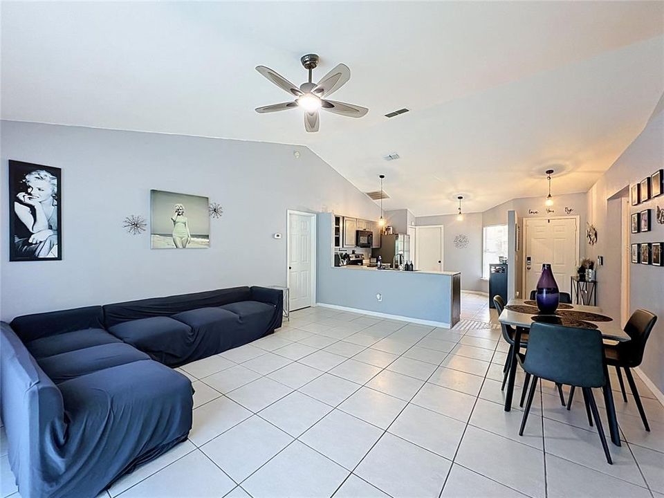 En Venta: $334,999 (3 camas, 2 baños, 1239 Pies cuadrados)