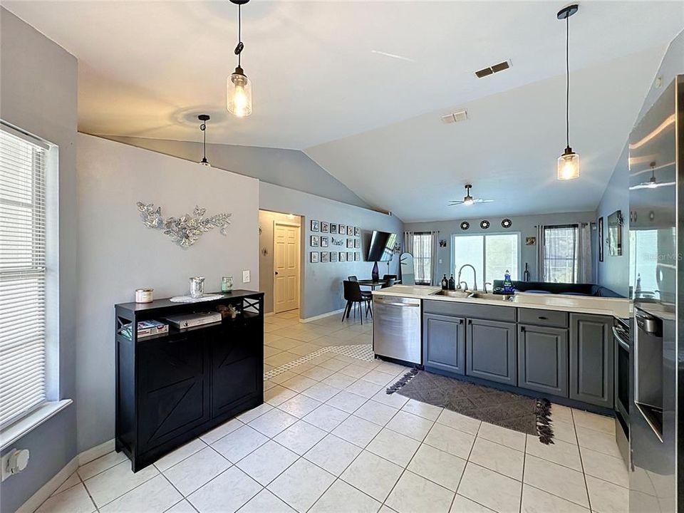 En Venta: $334,999 (3 camas, 2 baños, 1239 Pies cuadrados)
