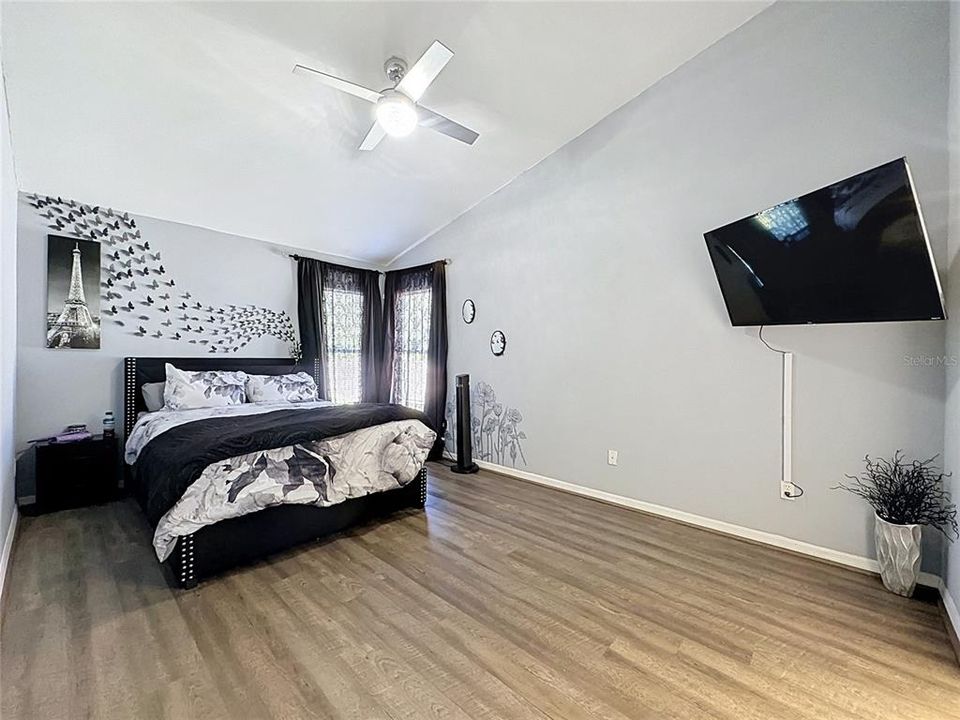 En Venta: $334,999 (3 camas, 2 baños, 1239 Pies cuadrados)