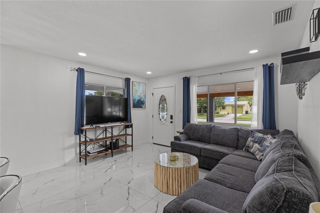 En Venta: $350,000 (2 camas, 1 baños, 821 Pies cuadrados)