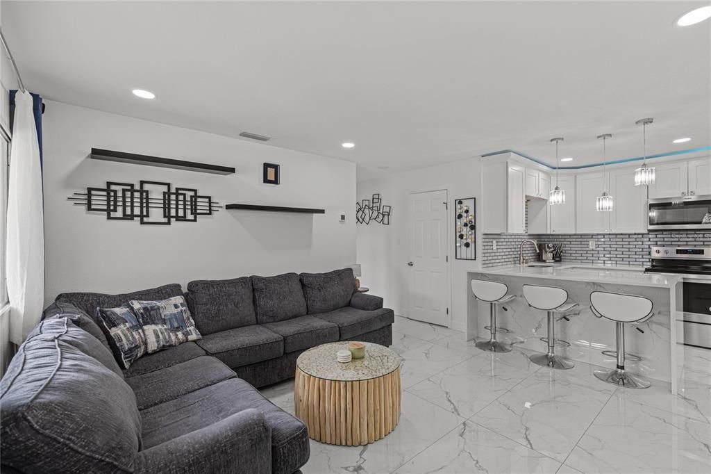 En Venta: $350,000 (2 camas, 1 baños, 821 Pies cuadrados)