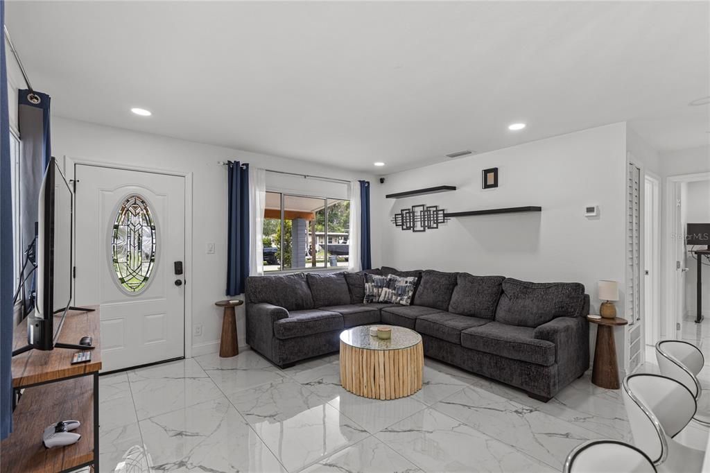 En Venta: $350,000 (2 camas, 1 baños, 821 Pies cuadrados)