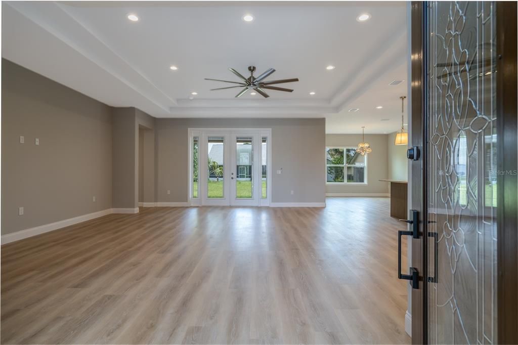 En Venta: $619,000 (4 camas, 3 baños, 2424 Pies cuadrados)