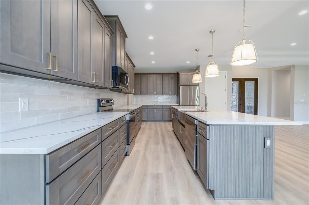En Venta: $619,000 (4 camas, 3 baños, 2424 Pies cuadrados)
