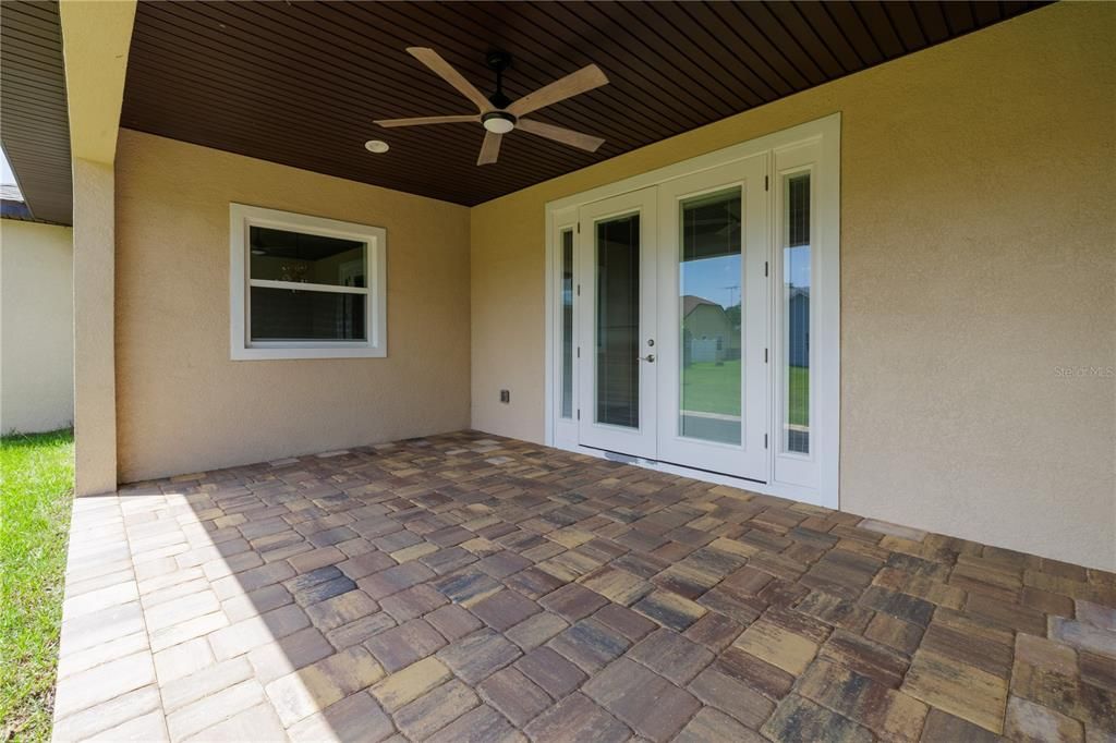 En Venta: $619,000 (4 camas, 3 baños, 2424 Pies cuadrados)