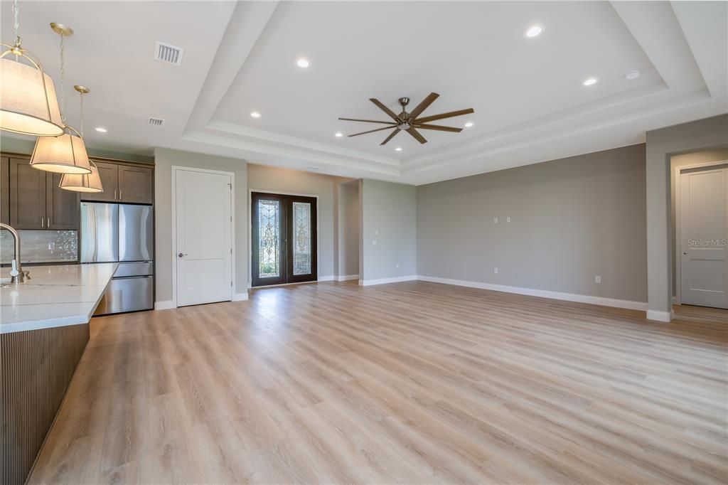 En Venta: $619,000 (4 camas, 3 baños, 2424 Pies cuadrados)