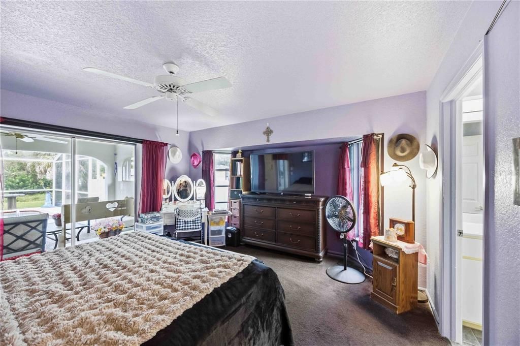 For Sale: $320,000 (3 beds, 2 baths, 1935 Square Feet)