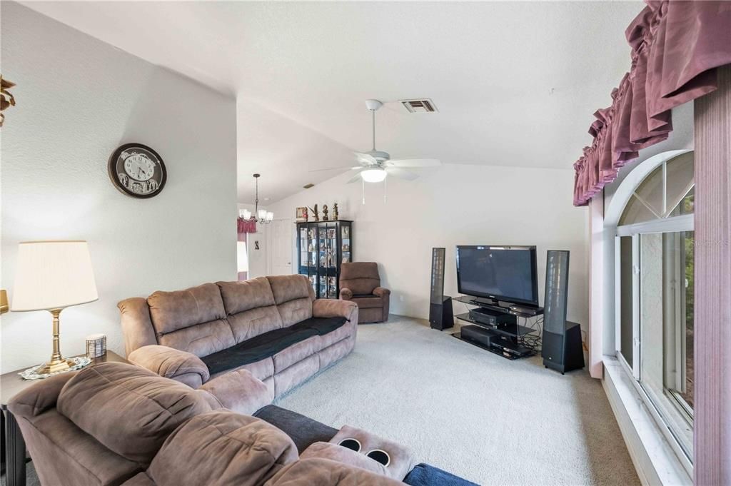 For Sale: $320,000 (3 beds, 2 baths, 1935 Square Feet)