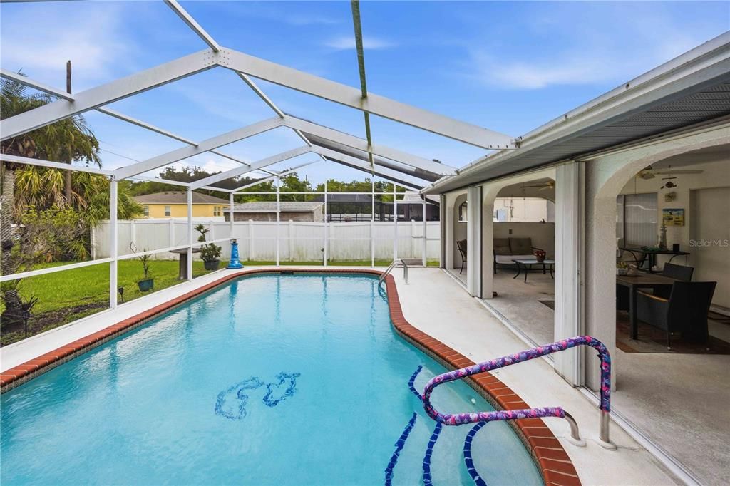 For Sale: $320,000 (3 beds, 2 baths, 1935 Square Feet)