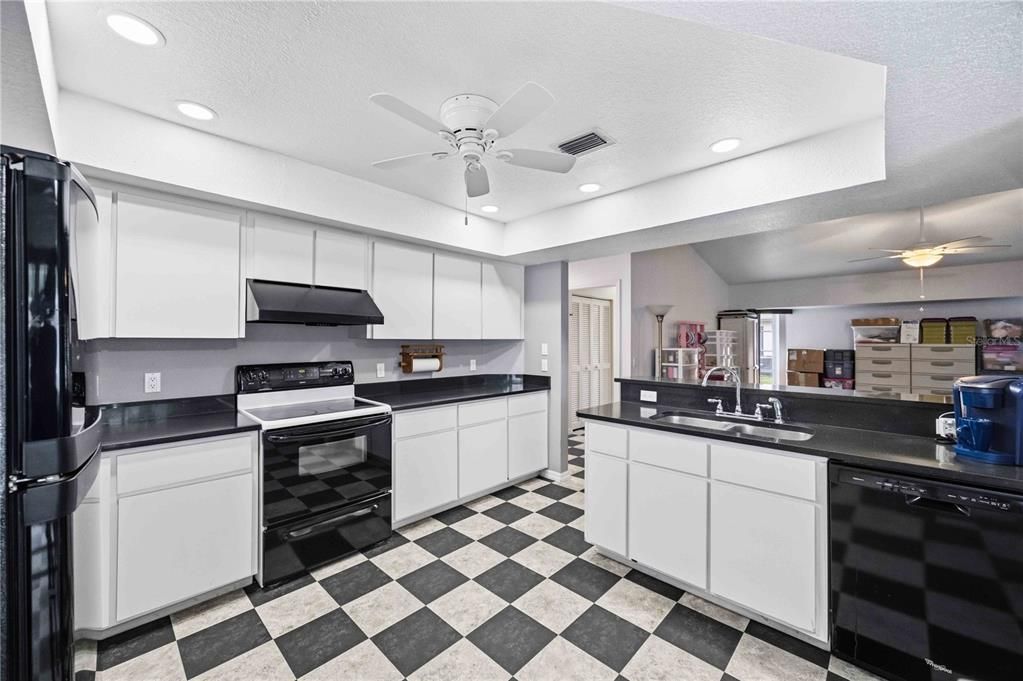 For Sale: $320,000 (3 beds, 2 baths, 1935 Square Feet)