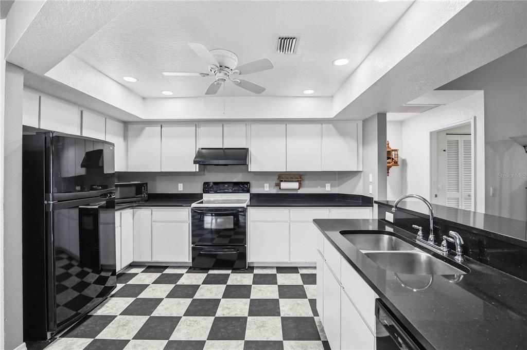 For Sale: $320,000 (3 beds, 2 baths, 1935 Square Feet)
