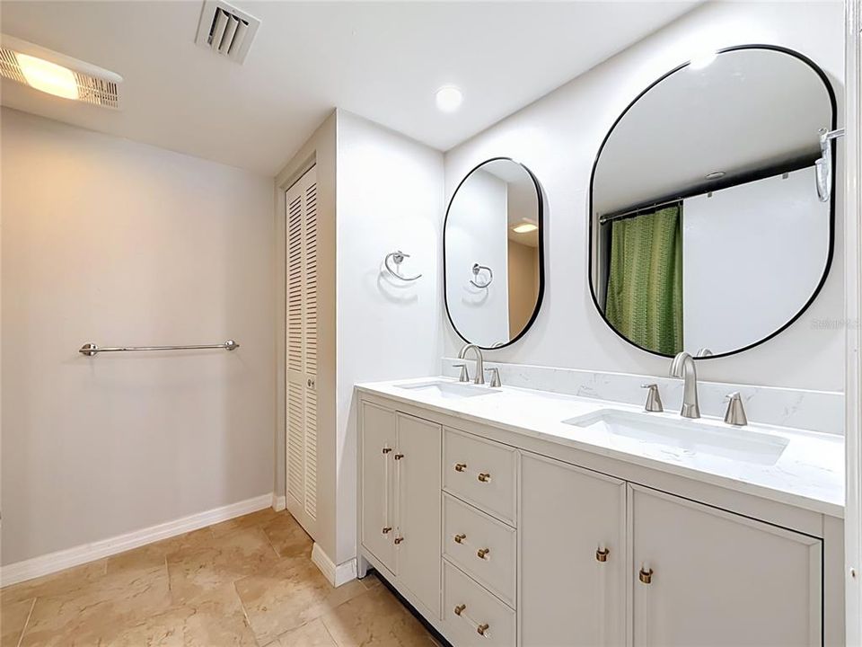 В аренду: $3,750 (2 спален, 2 ванн, 1331 Квадратных фут)