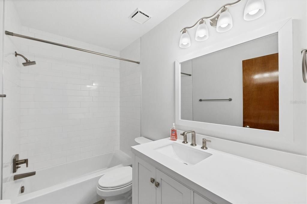 En Venta: $874,900 (2 camas, 2 baños, 1347 Pies cuadrados)