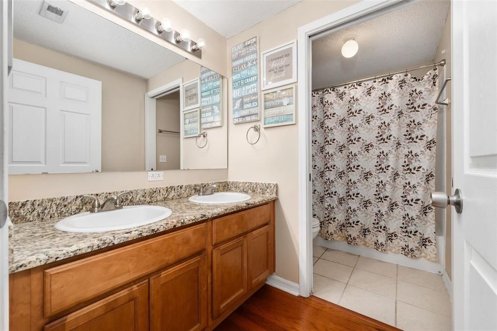В аренду: $2,395 (3 спален, 2 ванн, 1454 Квадратных фут)