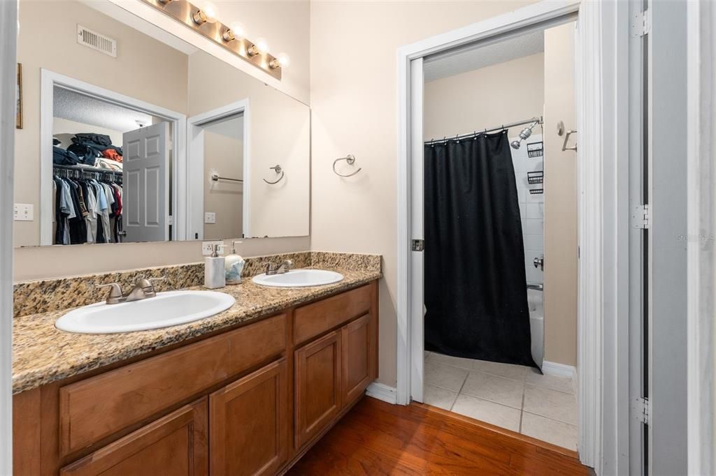 В аренду: $2,395 (3 спален, 2 ванн, 1454 Квадратных фут)