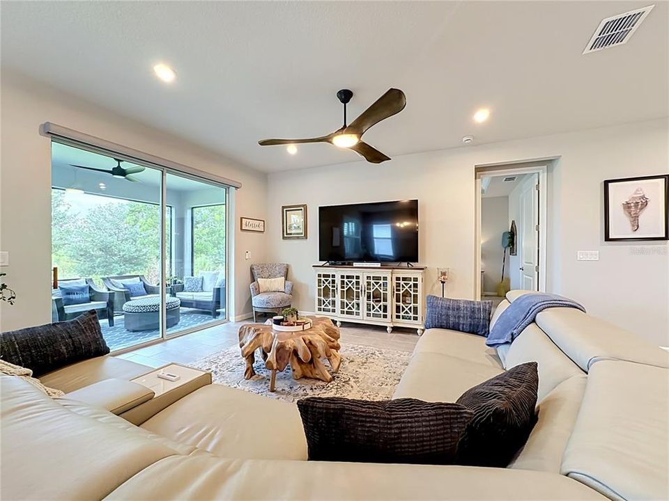 For Sale: $564,900 (4 beds, 2 baths, 2209 Square Feet)