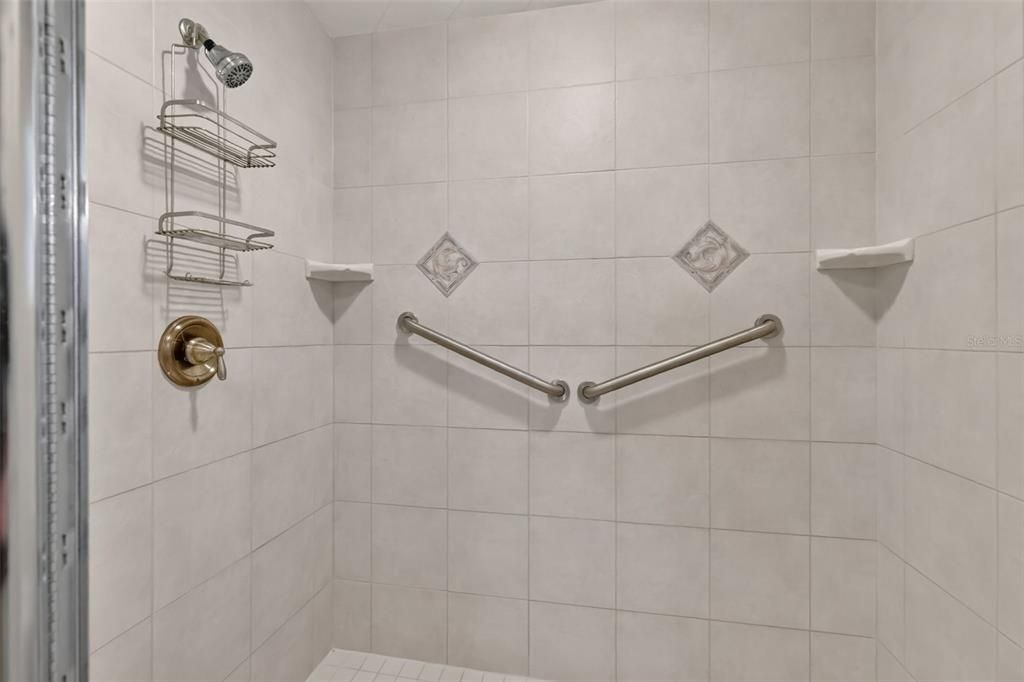 En Venta: $649,500 (4 camas, 3 baños, 2596 Pies cuadrados)