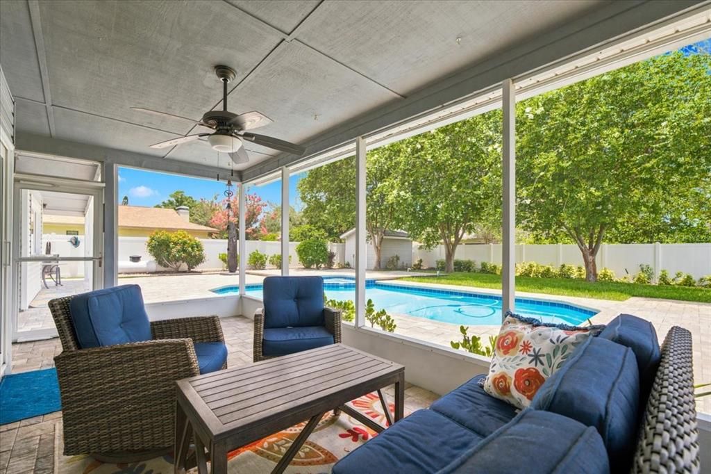 En Venta: $689,000 (4 camas, 2 baños, 2409 Pies cuadrados)
