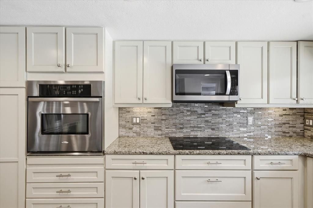 En Venta: $689,000 (4 camas, 2 baños, 2409 Pies cuadrados)
