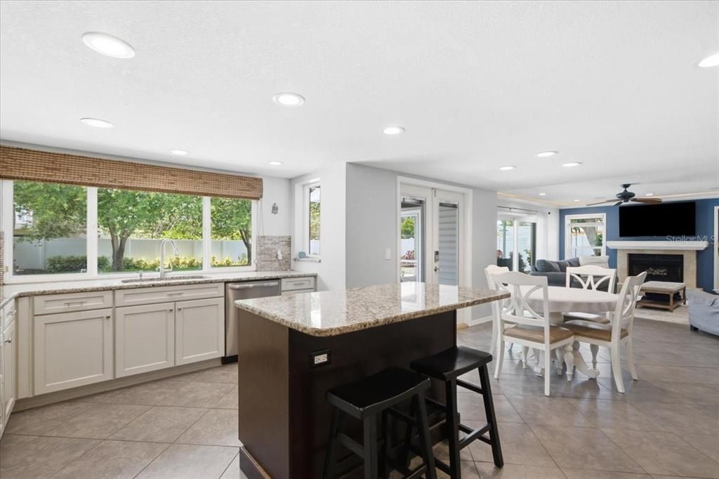 En Venta: $689,000 (4 camas, 2 baños, 2409 Pies cuadrados)