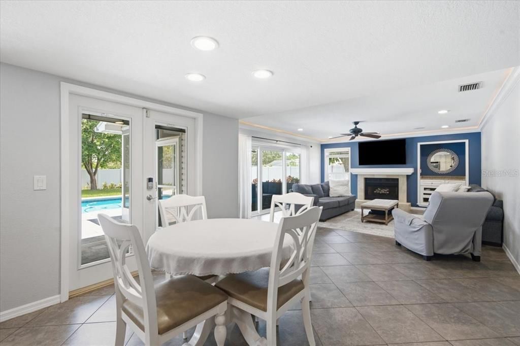 En Venta: $689,000 (4 camas, 2 baños, 2409 Pies cuadrados)