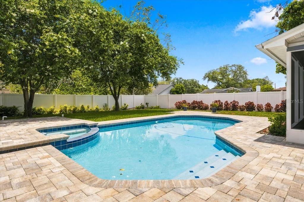En Venta: $689,000 (4 camas, 2 baños, 2409 Pies cuadrados)
