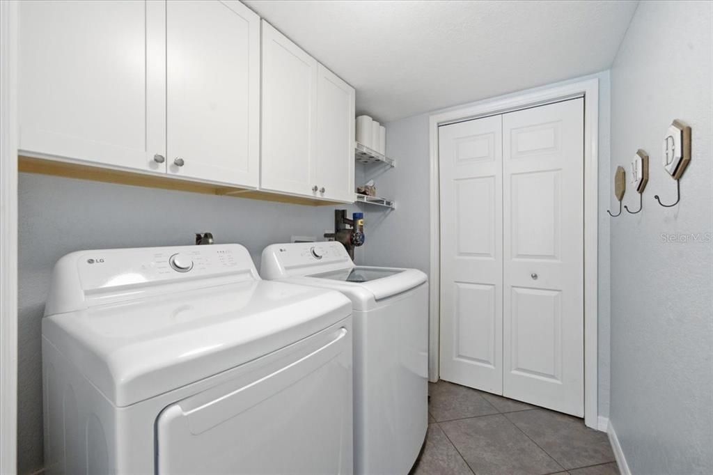 En Venta: $689,000 (4 camas, 2 baños, 2409 Pies cuadrados)
