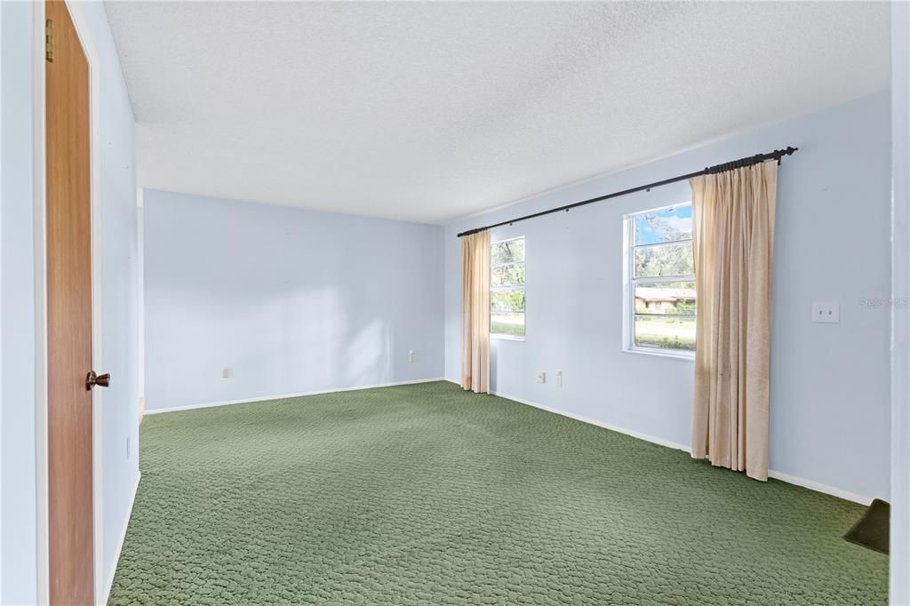 Activo con contrato: $265,000 (3 camas, 1 baños, 1356 Pies cuadrados)