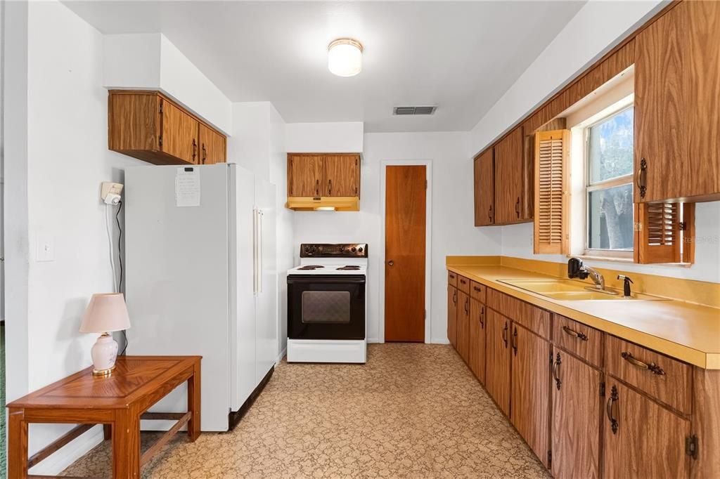 Activo con contrato: $265,000 (3 camas, 1 baños, 1356 Pies cuadrados)