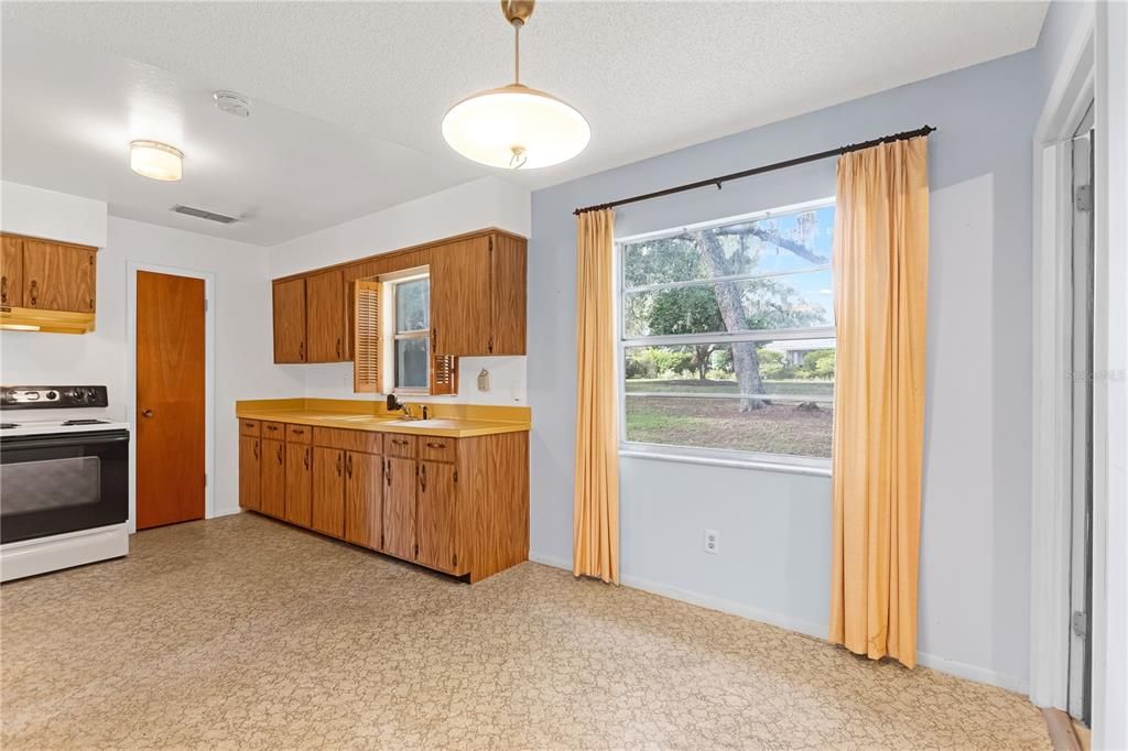 Activo con contrato: $265,000 (3 camas, 1 baños, 1356 Pies cuadrados)