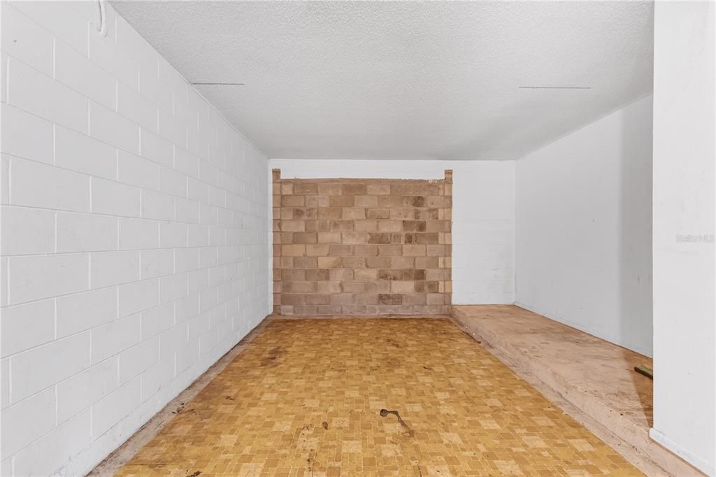 Activo con contrato: $265,000 (3 camas, 1 baños, 1356 Pies cuadrados)