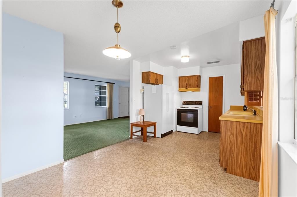 Activo con contrato: $265,000 (3 camas, 1 baños, 1356 Pies cuadrados)