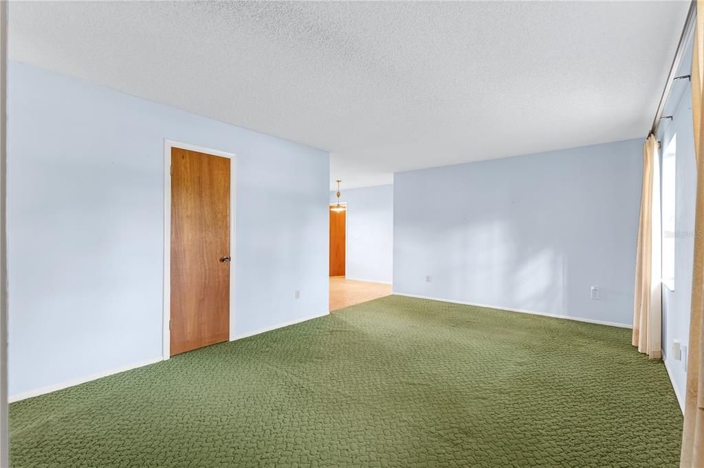 Activo con contrato: $265,000 (3 camas, 1 baños, 1356 Pies cuadrados)