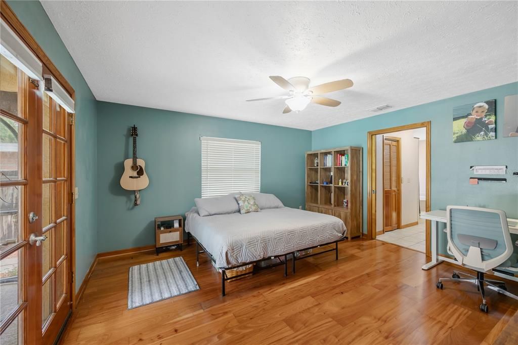 For Sale: $475,000 (4 beds, 3 baths, 2423 Square Feet)