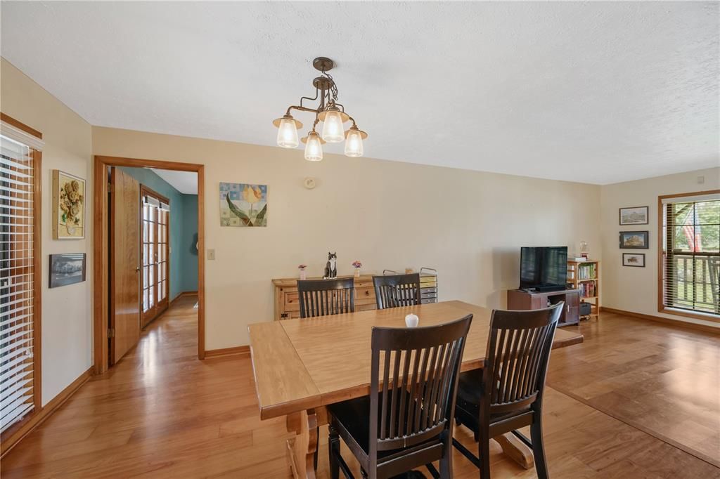 For Sale: $475,000 (4 beds, 3 baths, 2423 Square Feet)