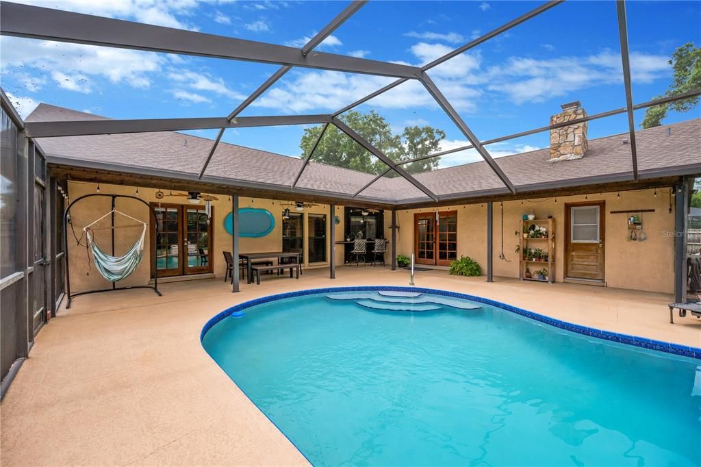 For Sale: $475,000 (4 beds, 3 baths, 2423 Square Feet)