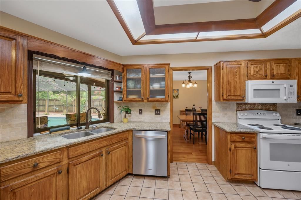 For Sale: $475,000 (4 beds, 3 baths, 2423 Square Feet)